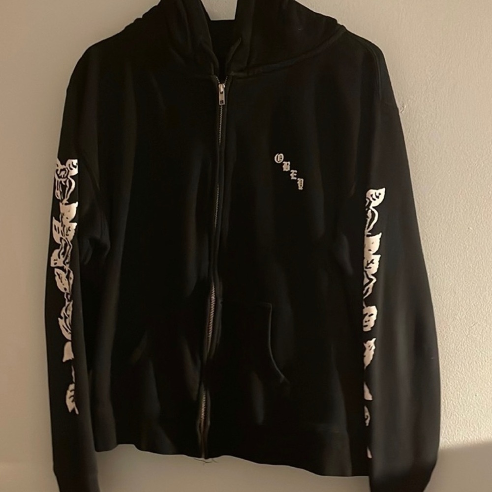 Obey sweater very comfortable